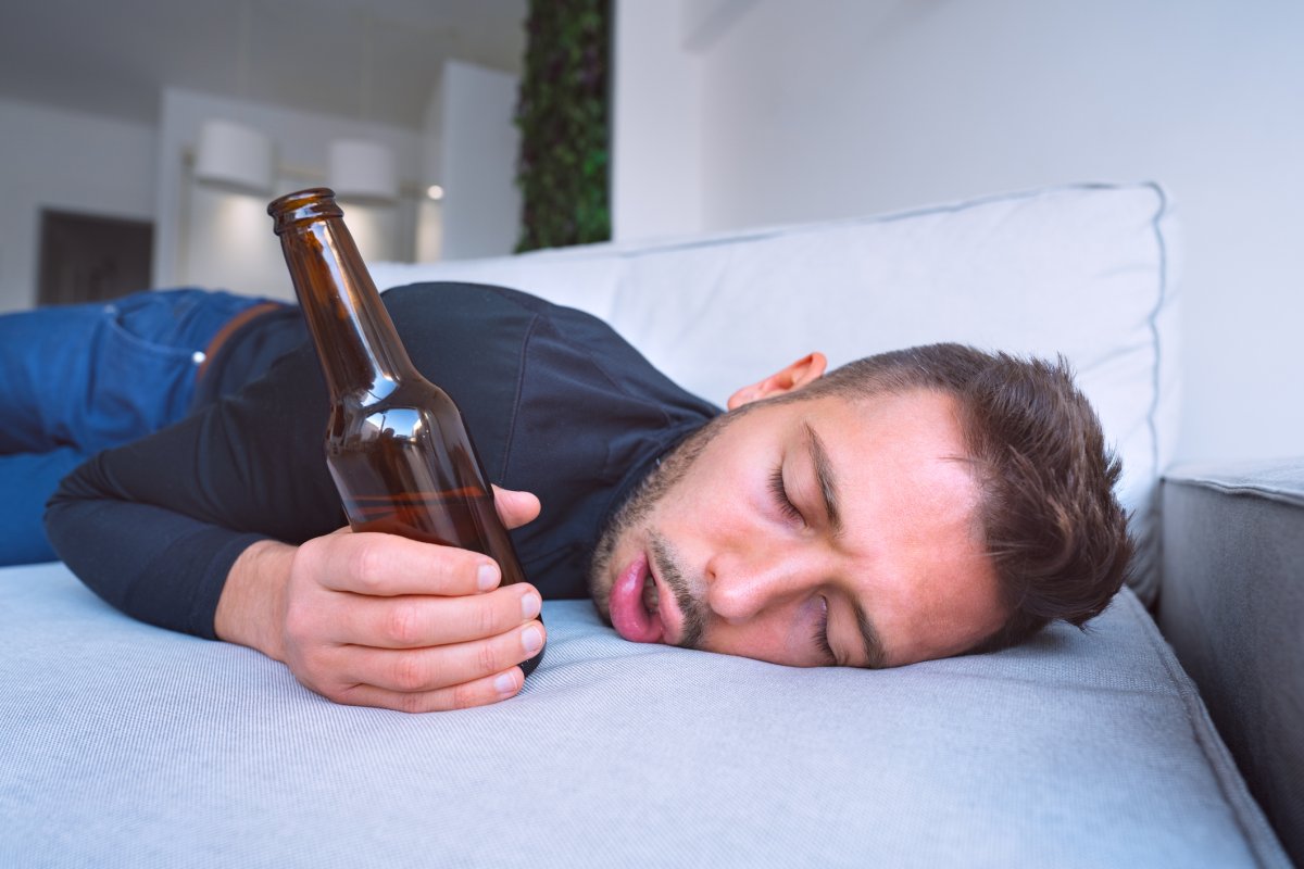 Rượu Bia: Kẻ Thù Thầm Lặng Của Giấc Ngủ Ngon